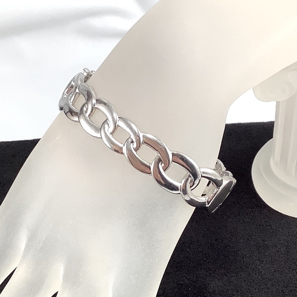 Women Steel Hinged Bangle - Picture 11 of 12